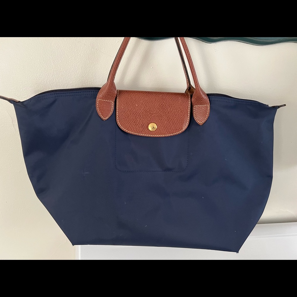 Small long champs bag. Short handles.